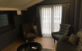 Hola Suites Hotel
